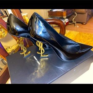 OPYUM PUMPS WITH GOLD-TONED HEEL IN PATENT LEATHER